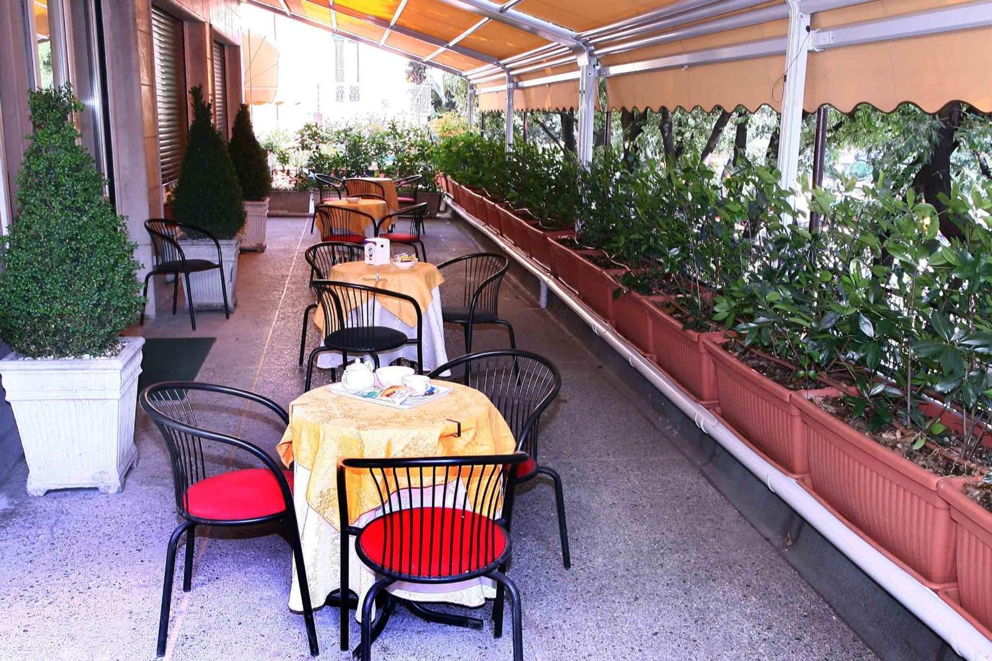B&B La Terrazza Brescia Bagian luar foto