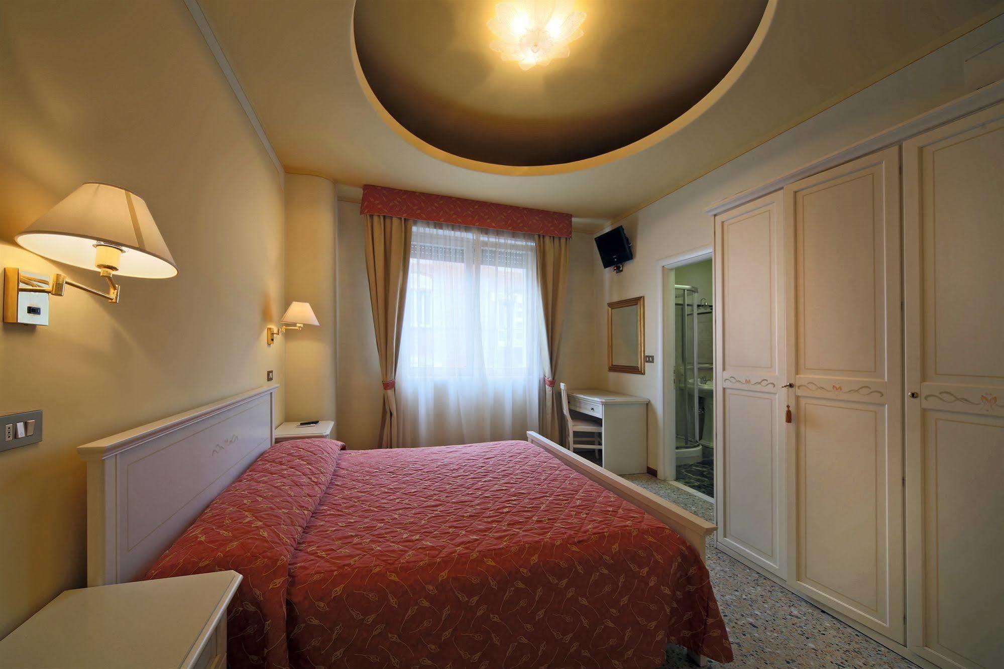 B&B La Terrazza Brescia Bagian luar foto