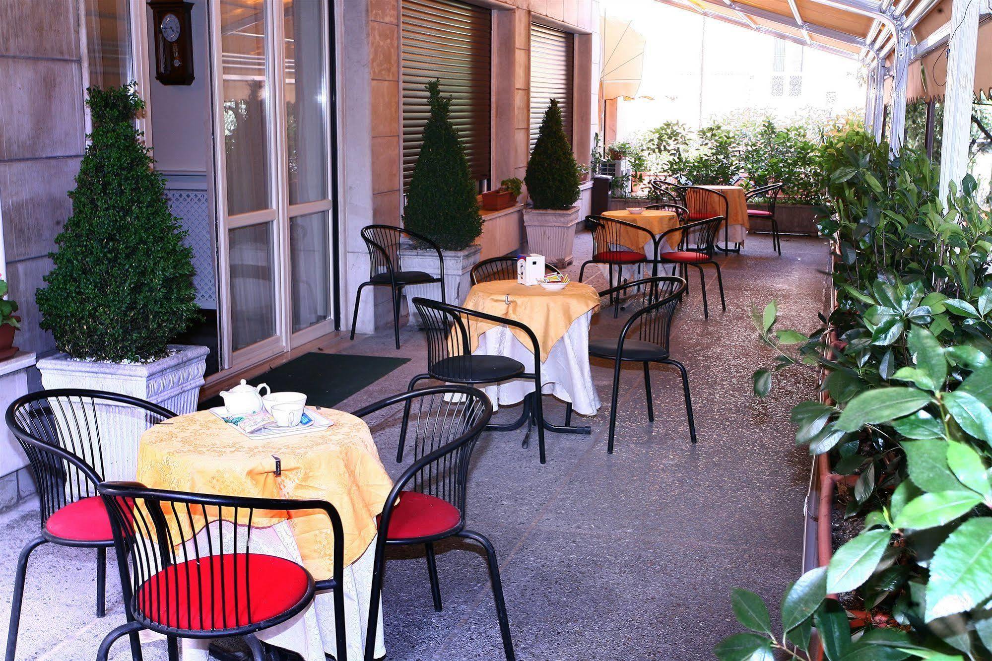 B&B La Terrazza Brescia Bagian luar foto